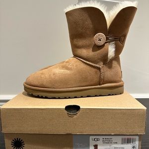 UGG Women’s Bailey Button II